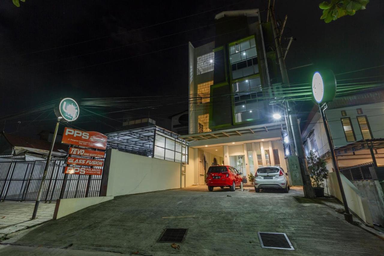 RedDoorz near Samarinda Central Plaza Exterior foto