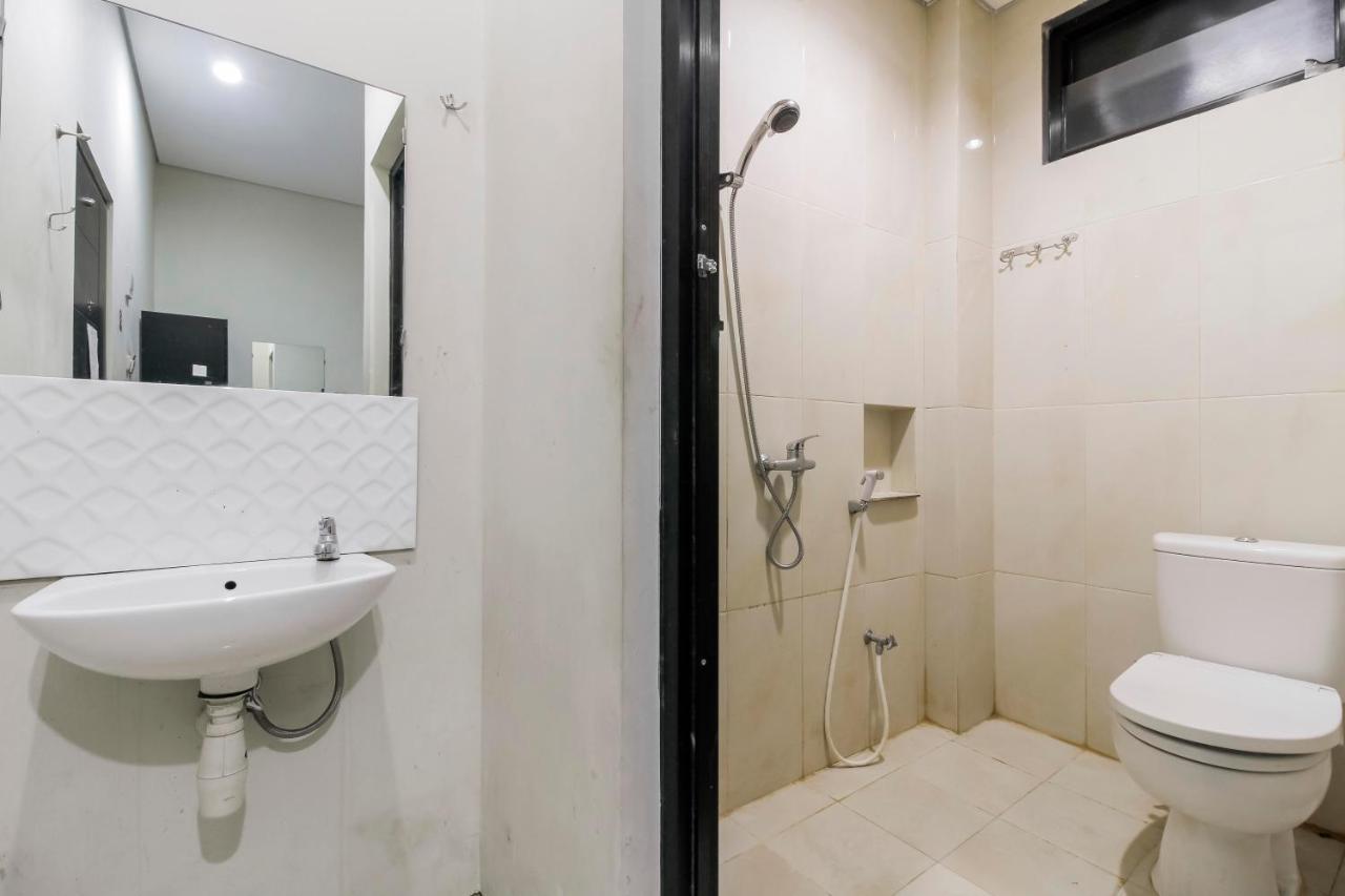 RedDoorz near Samarinda Central Plaza Exterior foto