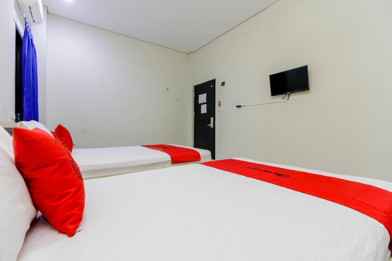 RedDoorz near Samarinda Central Plaza Exterior foto