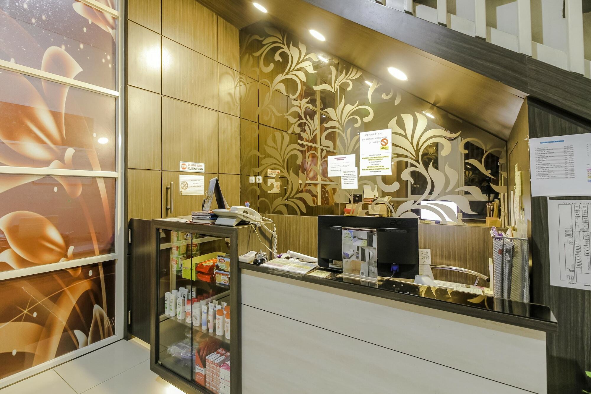 RedDoorz near Samarinda Central Plaza Exterior foto